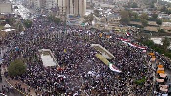 Miles de personas se manifiestan en sexto aniversario de la caída de Bagdad