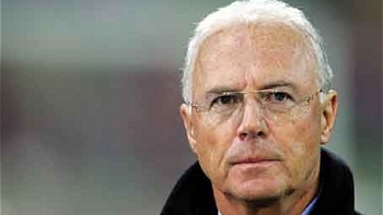 Beckenbauer cree que sería un error subestimar a Maradona como técnico