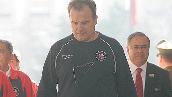 Marcelo Bielsa ofreció disculpas por su comportamiento en La Moneda