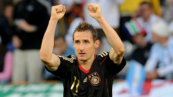 Miroslav Klose igualó a Gerd Muller en los goleadores históricos de los mundiales y va por Ronaldo