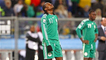 Federación de fútbol de Nigeria pidió disculpas por actitud de su gobierno e intenta evitar sanción FIFA