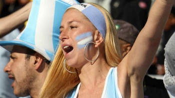 Una multitud recibió a la selección argentina en su llegada a Buenos Aires