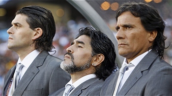 Julio Grondona señaló que depende de Maradona si sigue como técnico de Argentina