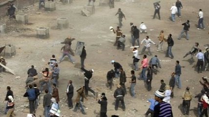 Diplomática evacuada de El Cairo: La necesidad de los chilenos es regresar a Egipto