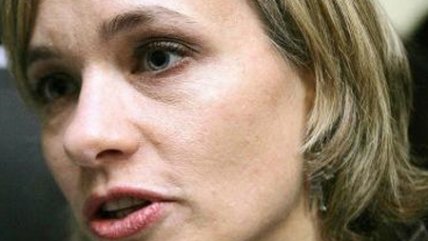 Diputada Carolina Goic espera que el proyecto de postnatal no tenga 