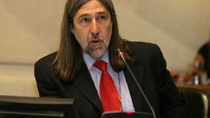 Letelier y postnatal: No le pidan a la Concertación votar una ley que quita derechos