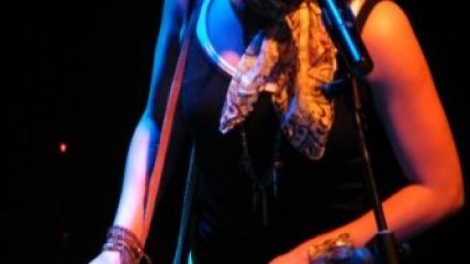   Francisca Gavilán y Elizabeth Morris revivieron la música de Violeta Parra 