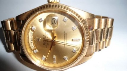 Obispo búlgaro donó su reloj de oro para pagar la luz de una iglesia