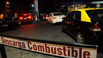   Automovilistas coparon estaciones de servicio ante nueva alza de bencinas 