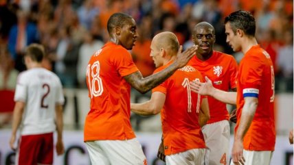 Holanda venció a Gales, pero su preocupación es Van Persie