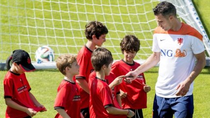 Lesiones sin relevancia sufrieron Van Persie y Janmaat en playa de Río