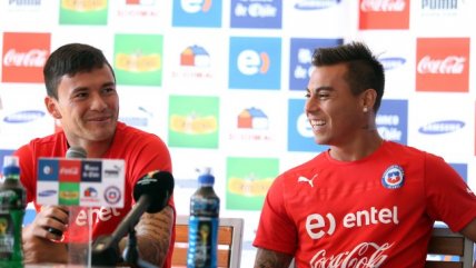 Eduardo Vargas y Charles Aránguiz analizaron el encuentro ante Holanda