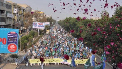   Pakistaníes marcharon en contra de la revista Charlie Hebdo 