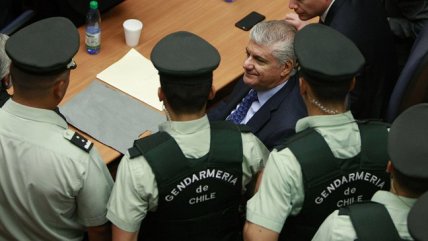 Dueños de Penta salieron de su formalización flanqueados por gendarmes