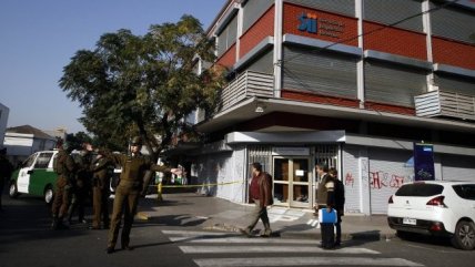 Desconocidos atacaron oficina de Impuestos Internos en Santiago