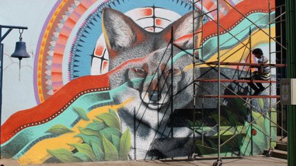   Artista pinta murales con animales chilenos en peligro de extinción 