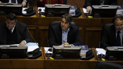   Pese a su licencia médica, Fulvio Rossi acudió al Senado y votó por nuevo contralor 