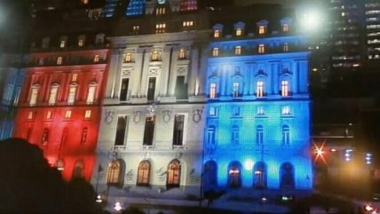   Argentina homenajeó a Hollande con los colores de la bandera francesa al revés 