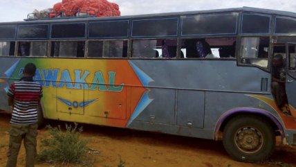   Al menos seis muertos en ataque yihadista contra dos buses en Kenia 