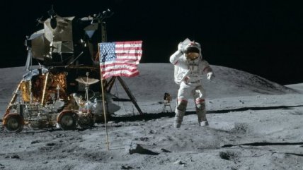   La Historia es Nuestra: Por qué creer que un hombre pisó la luna 