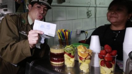   Carabineros llegó a la Vega Central para explicar cómo identificar billetes falsos 