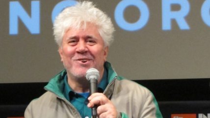 Almodóvar: Clinton es la primera de las mujeres Almodóvar de EE.UU.