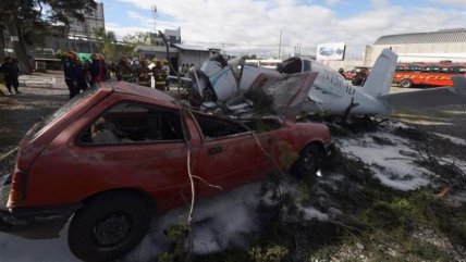   Tres heridos por caída de una avioneta en el centro de la capital de Guatemala 