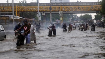   Al menos 15 muertos y caos por las lluvias en Pakistán 