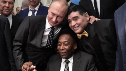Vladimir Putin se robó las miradas junto a ex futbolistas en el sorteo de Rusia 2018