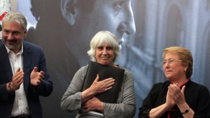   Emotiva ceremonia: Presidenta Bachelet entregó inmueble fiscal a la Fundación Víctor Jara 