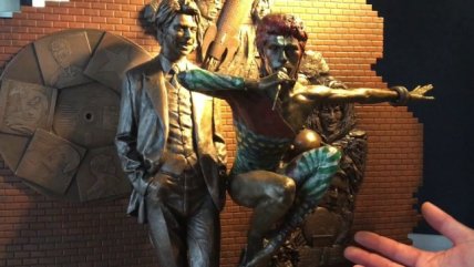 Inauguran estatua de David Bowie que 