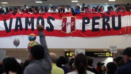 La selección peruana tuvo espectacular recibimiento en Lima tras eliminación del Mundial