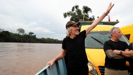 Rogers Waters visita Amazonía ecuatoriana pero no ve efectos de contaminación