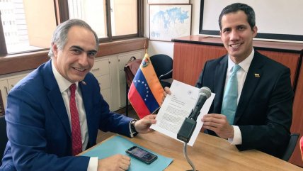  Los detalles de la reunión del senador Chahuán con Guaidó  