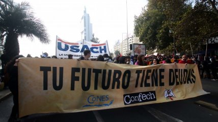  La masiva marcha estudiantil por las calles de Santiago 