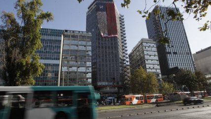  Bandera gigante conmemora los 10 años del 27-F  