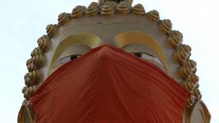  Hasta las estatuas de Buda promueven el uso de mascarillas en Tailandia  