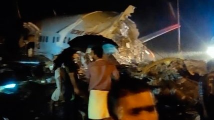  Avión con unas 180 personas a bordo se partió en dos  