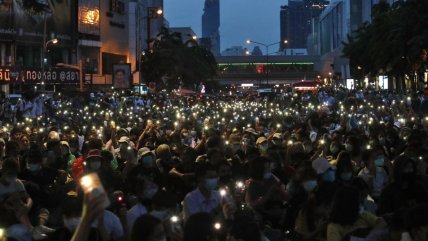  Continúan las masivas manifestaciones en Tailandia  