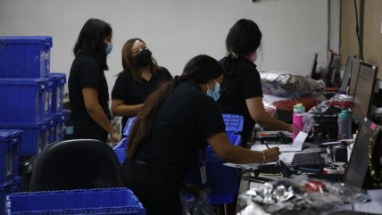  Expertas advierten alarmante retroceso de la participación laboral femenina en Chile  