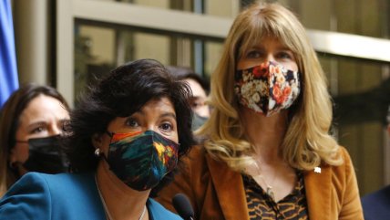   Senadoras Provoste y Rincón socorrieron a reportero que se desmayó en un punto de prensa 