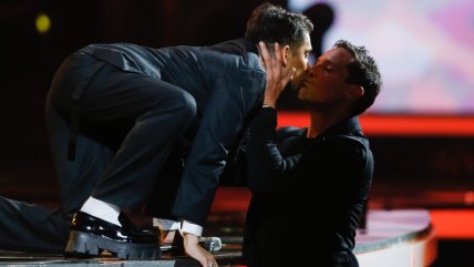   El inesperado beso entre Fabrizio Copano y Gonzalo Valenzuela en Viña 2023 