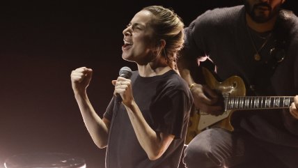  Lady Gaga interpretó una versión sencilla de 