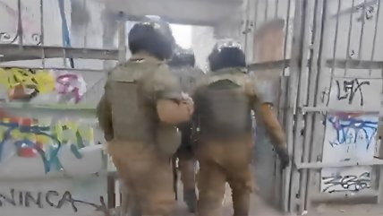   Carabineros entró al Liceo de Aplicación tras control del incendio 