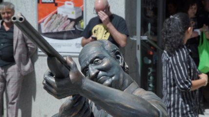 Artista chileno causa expectación en Madrid con escultura de Juan Carlos I Artista chileno causa expectación en Madrid con escultura de Juan Carlos I