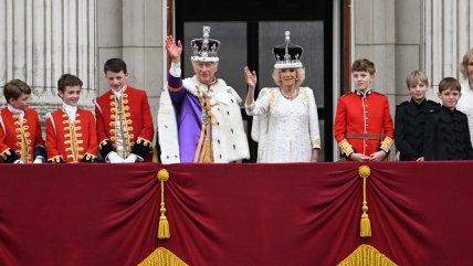  La tradición medieval marcó la histórica coronación de Carlos III y Camila  