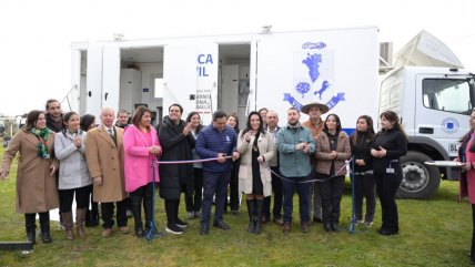   Gobierno Regional del Maule entregó clínica móvil y motoniveladora a Villa Alegre 