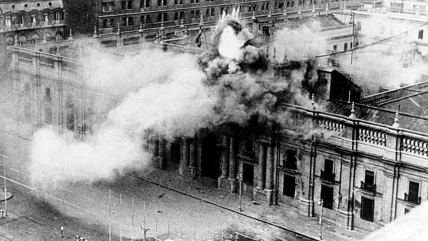   50 años: Sobrecogedor minuto de silencio a la hora del bombardeo a La Moneda 