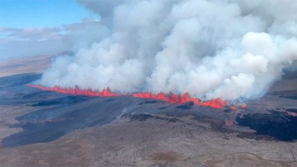   Islandia: Nueva erupción volcánica genera vistosa cortina de fuego 