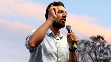   Vodanovic fue el primer candidato en dar discurso como triunfador 